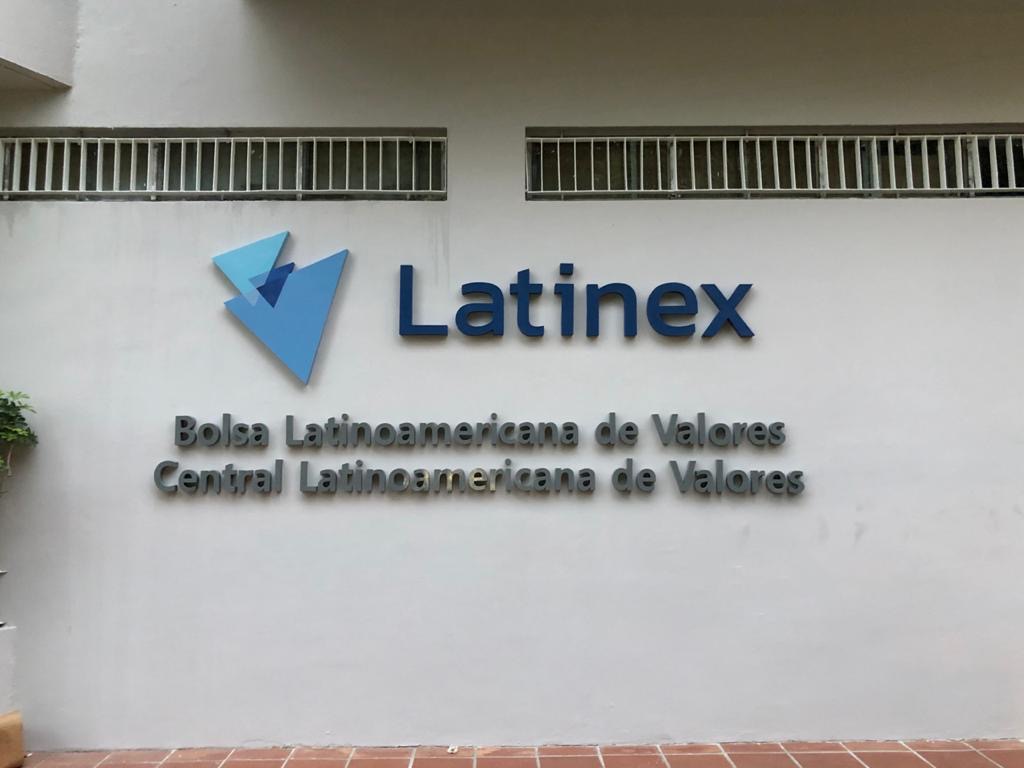 Letras corpóreas institucionales