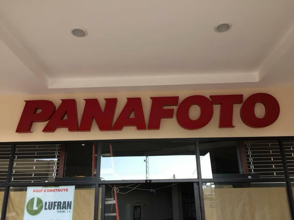 Letras corpóreas iluminadas